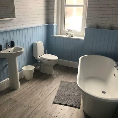 Attractive 2 Bedroom City Centre Townhouse Apartament *